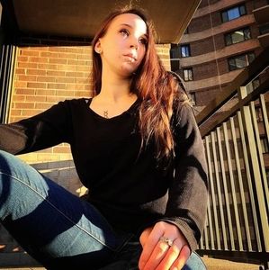 Meet your Posher, Caitlin